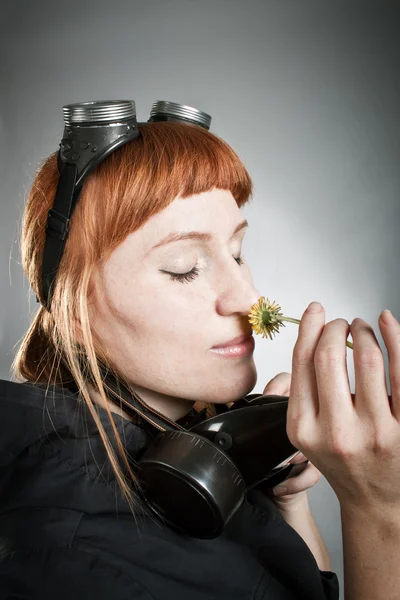 Ragazza con dente di leone — Foto Stock