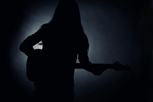 Силуэт гитариста — стоковое фото