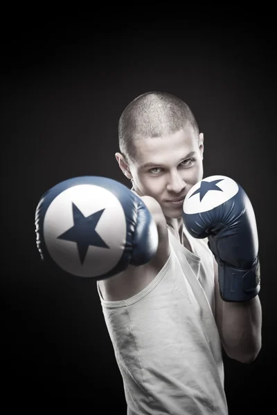 Joven boxeador fuerte — Foto de Stock