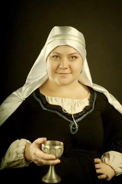 Medieval woman with goblet — Stock Photo, Image