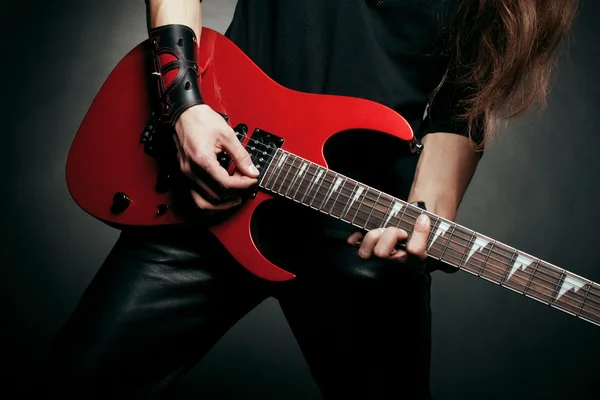 Hands of guitarist — Stock Photo, Image