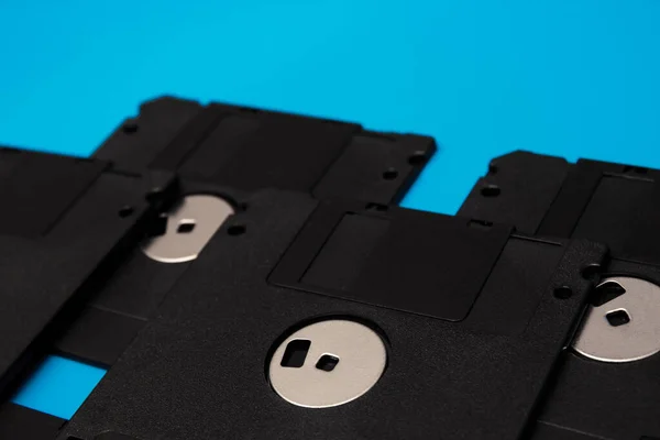 Egy Halom Floppy Lemez Kék Háttérrel — Stock Fotó