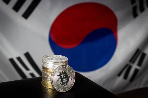 Куча Биткойнов Над Флагом Южной Кореи — стоковое фото