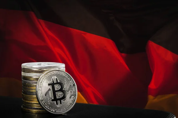 Yksi Hopea Bitcoin Pino Bitcoineja Yli Saksan Lipun — kuvapankkivalokuva