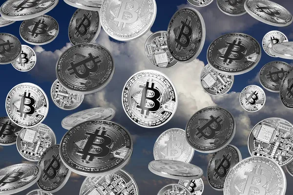 Vallende Bitcoins Boven Blauwe Lucht — Stockfoto