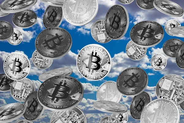 Mavi gökyüzüne düşen bitmadeni paralar