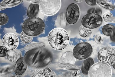 Mavi gökyüzü arkaplanı üzerine düşen bitcoin 'ler