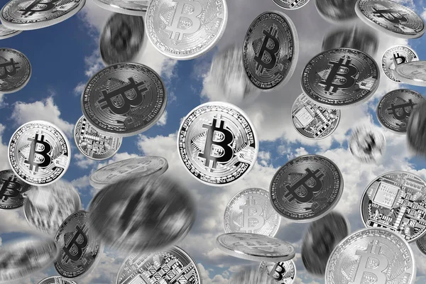 Vallende Bitcoins Blauwe Lucht Achtergrond — Stockfoto