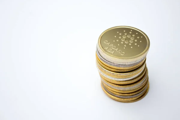 Stack Cardano Mynt Över Vit Backgorund — Stockfoto