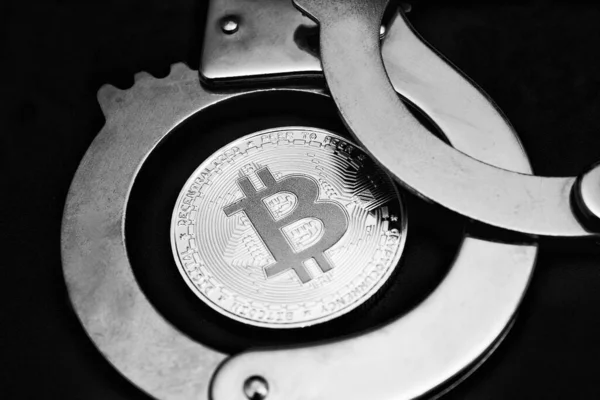 Közelkép Bitcoinról Bilincsről — Stock Fotó