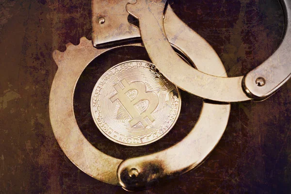 Öregített Kép Bitcoinról Bilincsekről Karcolásokkal — Stock Fotó