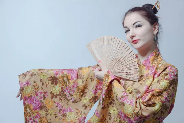 Bastante Linda Chica Japonesa Kimono Con Ventilador — Foto de Stock