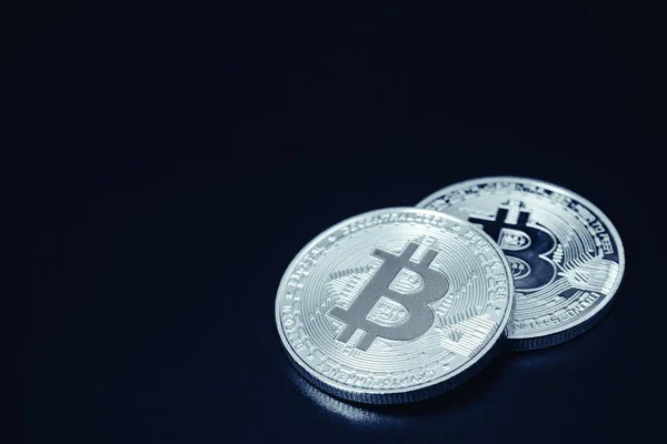 Dois Bitcoins Sobre Fundo Escuro — Fotografia de Stock