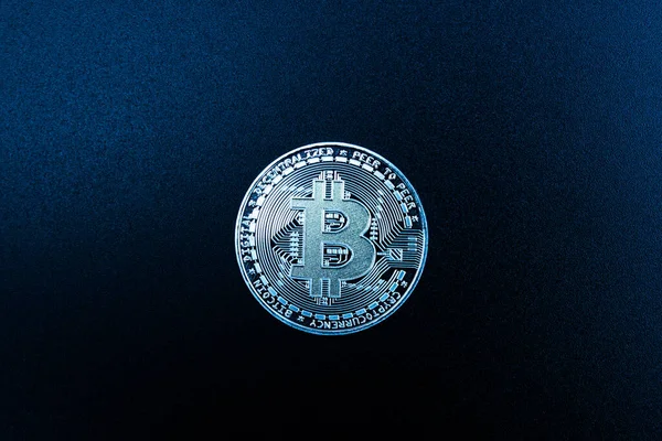 Close Tiro Bitcoin Sobre Fundo Escuro Fotos De Bancos De Imagens Sem Royalties