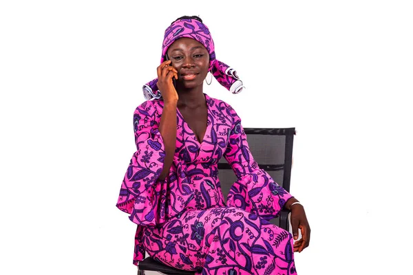 Retrato Uma Bela Jovem Mulher Vestindo Tradicional Loincloth Sentado Uma — Fotografia de Stock