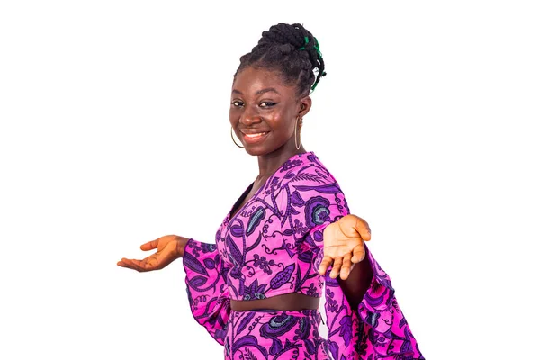 Retrato Uma Bela Jovem Mulher Vestindo Tecido Lantejoulas Tradicional Espalhando — Fotografia de Stock