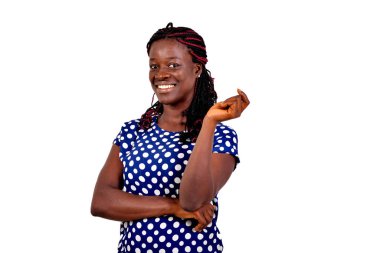 Gülümseyen güzel bir kadının portresi. beyaz arkaplanda izole.