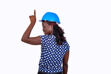 Genç bir inşaat mühendisinin dikiz görüntüsü..