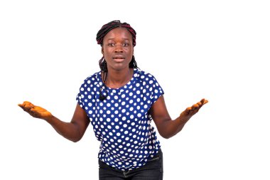 Güzel bir kadının portresi. Kameraya bakarken ellerini sallayan genç bir kadın..