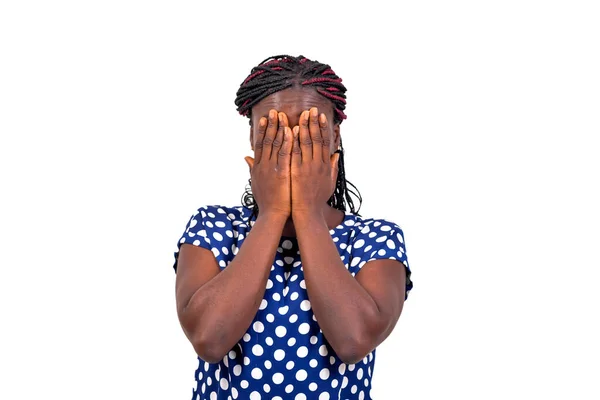 Retrato Una Hermosa Joven Pie Sobre Fondo Blanco Cubriendo Ambas — Foto de Stock