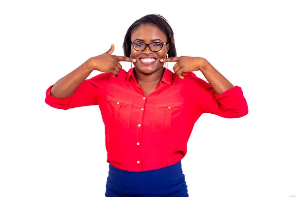 Retrato Uma Jovem Empresária Vestindo Óculos Ópticos Mostrando Seus Dentes — Fotografia de Stock