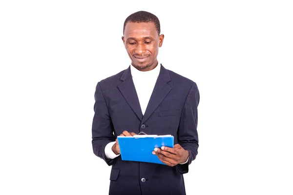 Όμορφος Επιχειρηματίας Σακάκι Στέκεται Λευκό Φόντο Κοιτάζοντας Ένα Σημειωματάριο Χαμογελώντας — Φωτογραφία Αρχείου