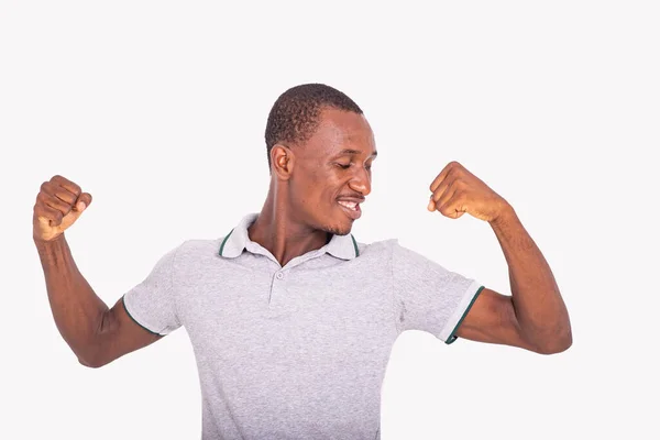 Homem Negócios Adulto Mostrando Olhando Para Seu Bíceps Enquanto Sorri — Fotografia de Stock