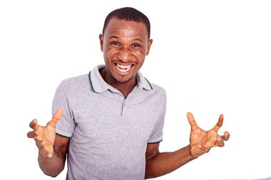 Yakışıklı genç adam öfkeden kudurmuş, agresif bir ifadeyle ve kollarıyla..