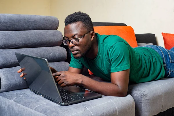 Young Man Wearing Optical Glasses Lying Sofa Home Using Laptop — Stock Photo, Image