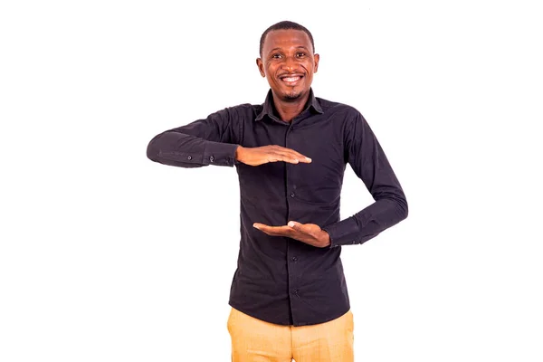 Portrait Jeune Homme Affaires Portant Une Chemise Noire Montrant Geste — Photo