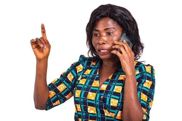 Adult Woman Standing Talking Mobile Phone While Gesturing Finger — Stock Photo, Image