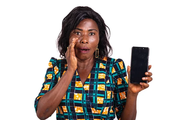 Surprised Adult Woman Wide Open Mouth Showing Mobile Phone — Stock Photo, Image
