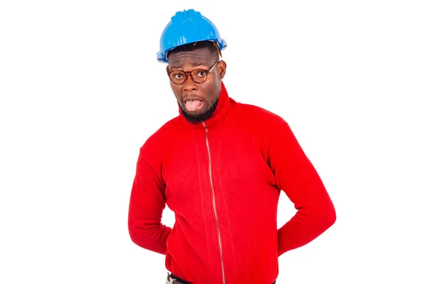 Joven Ingeniero Construcción Con Casco Seguridad Azul Cruzando Los Brazos — Foto de Stock