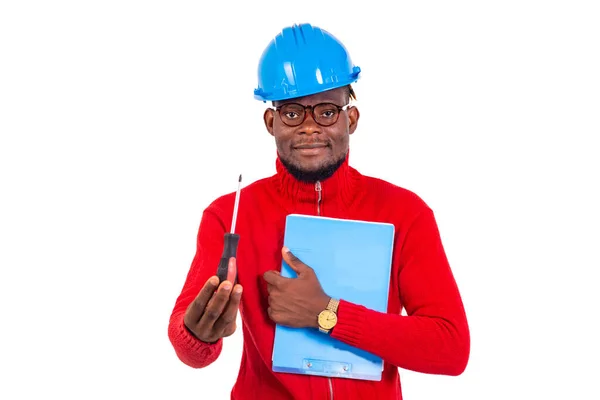 Fiatal Férfi Építőmérnök Gazdaság Írótábla Csavarhúzó Miközben Mosolyog — Stock Fotó