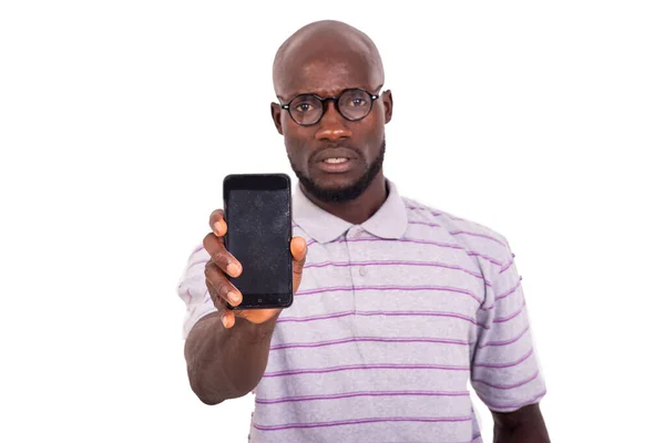 Mladý Muž Optickými Brýlemi Ukazující Obrazovku Mobilního Telefonu — Stock fotografie