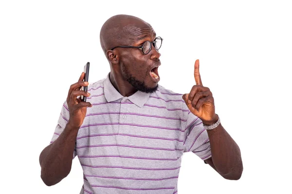 Sorprendido Joven Con Gafas Ópticas Sosteniendo Teléfono Móvil Levantando Dedo —  Fotos de Stock