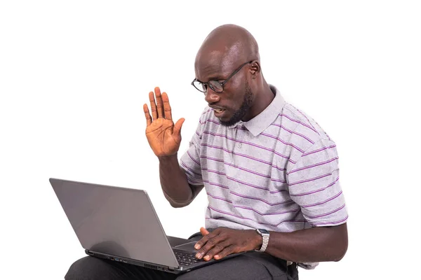 Jonge Man Zitten Stoel Zwaaien Tijdens Video Oproep Laptop — Stockfoto
