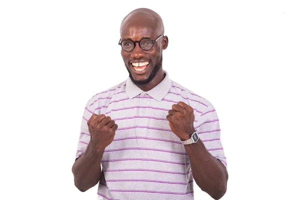 Genç Mutlu Adamı Optik Gözlük Takıyor Kazananı Kameraya Gülümserken Yapıyor — Stok fotoğraf