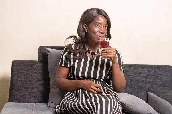 Beautiful Woman Sitting Sofa Drinking Glass Juice Home — Stock Photo, Image