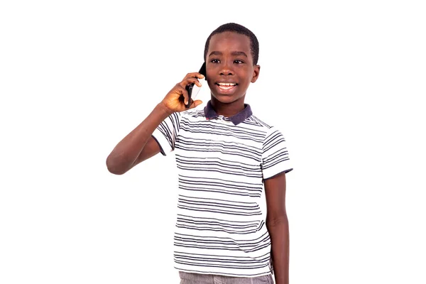 Jonge Jongen Shirt Staan Witte Achtergrond Communiceren Mobiele Telefoon Lachen — Stockfoto