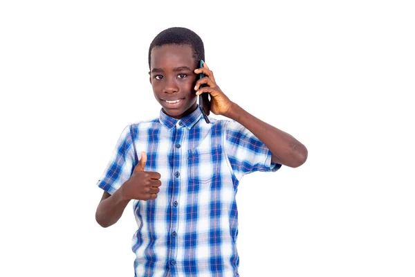 Fiatal Fiú Kockás Ing Áll Fehér Háttér Beszél Mobiltelefon Miközben — Stock Fotó