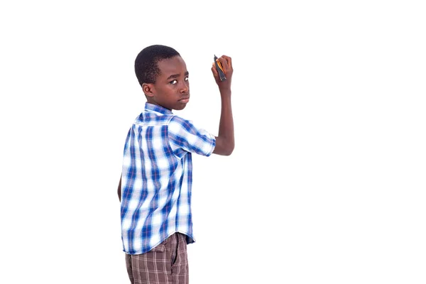 Молодий Хлопчик Картатій Сорочці Стоїть Білому Тлі Пишучи Дошці Незадоволеним — стокове фото