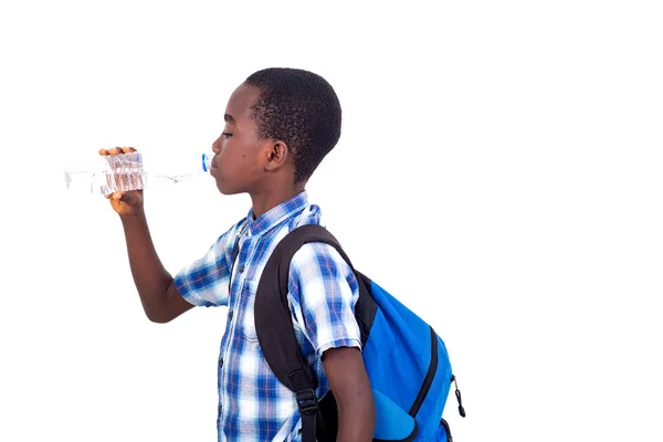 Elev Rutig Skjorta Stående Vit Bakgrund Bär Ryggsäck Dricksvatten — Stockfoto