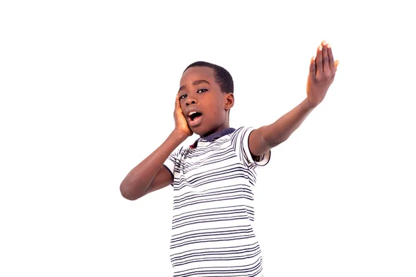 Tişörtlü Genç Beyaz Arka Planda Duruyor Telefon Konuşması Yapıyor — Stok fotoğraf
