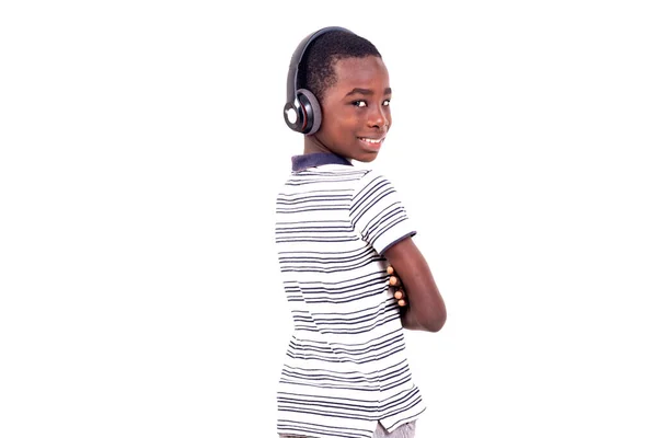 Menino Shirt Fundo Branco Ouvir Música Usando Fones Ouvido Olhando — Fotografia de Stock