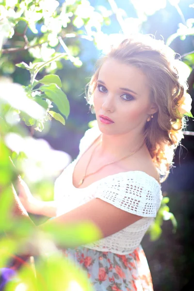 dalgalı saçlı kız yourn