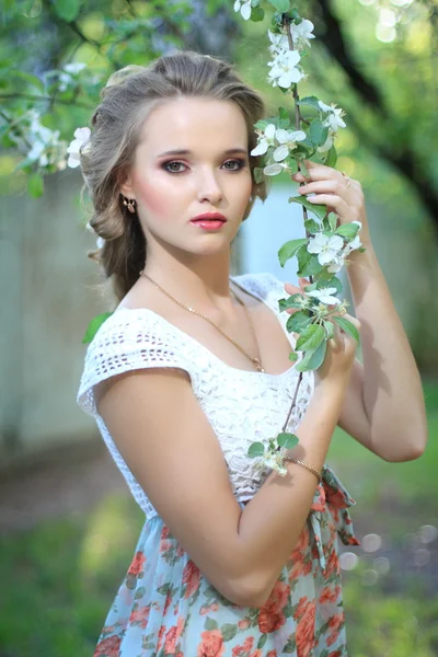 dalgalı saçlı kız yourn