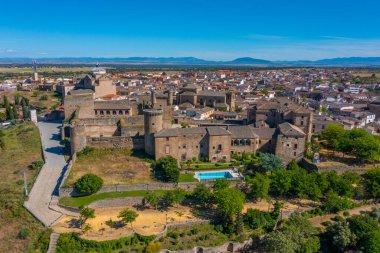 İspanya 'daki Parador de Oropesa otelinin havadan görünüşü