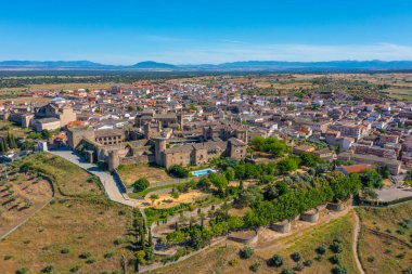 İspanya 'daki Parador de Oropesa otelinin havadan görünüşü