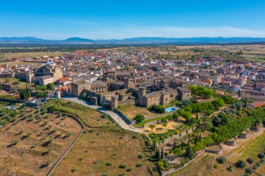 İspanya 'daki Parador de Oropesa otelinin havadan görünüşü